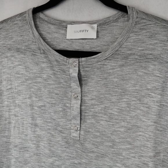 NWT Six Fifty Heather Gray Long Sleeves Designer Tee Size S Snap Button Neckline - Picture 1 of 13